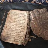 دوجلد کتاب بسیار قدیمی بفروش میرسدجلد چرمی