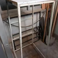 چهارپایه فلزی