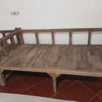تخت چوبی و کابینت فلزی وصندلی چرخ دار