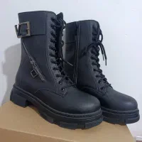 یک جفت بوت سایز 40