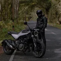 هاسکوارنا اسوارتپیلن ۲۵۰