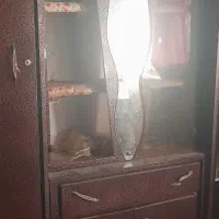 کمدپلیتی و تشک خالی