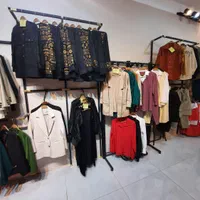 حراج ۲۵۰ عددمانتو و پوشاک زنانه به علت جمع کردن|لباس|تهران, شهرک آزادی|دیوار