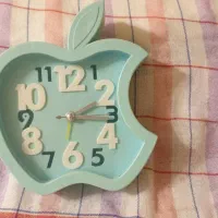 ساعت رومیزی و چراغ مطالعه