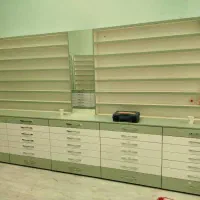 دکور ویترین قفسه  استند عینک فروشی و داروخانه