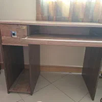 میز کامپیوتر کاملا سالم