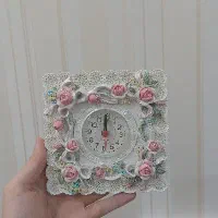 ساعت رومیزی گل دار پایه دار