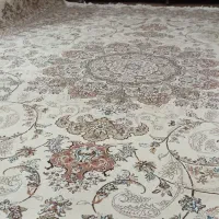 فرش ۱۲متری درحد نو فقط نیاز به شستن دارن