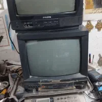 دوعدد تلویزیون قدیمی