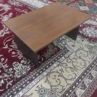 میز تحریر مطالعه نشسته