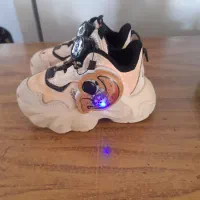 کتونی چراغ دار اسپرت شیک بچه گانه سایز۲۳ نونو