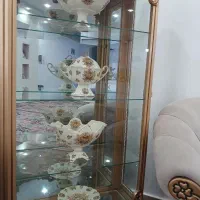 بوفه‌به‌همراه‌وسایل‌داخلش