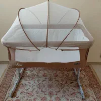 تخت کنار مادر ویرا