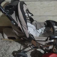 میز و صندلی کودک وکالسکه در حد نو مارک خوب
