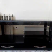 میز شیشه‌ای تلویزیون