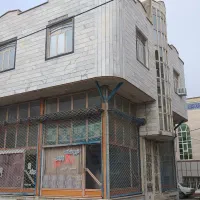 آپارتمان با شش مغازه