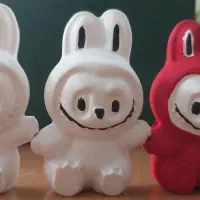 همه رنگ از مجسمه های گچی