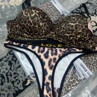 لباس زیر.|لباس|قم, قلعه کامکار|دیوار