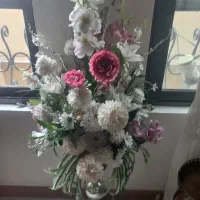 گل مصنوعی همراه با گلدان