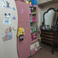 کمد بچه با کمد آرایشی و ویترین اسباب‌بازی