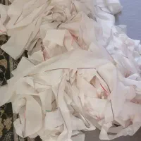 مقداری ضایعات پارچه