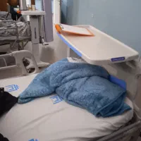 با سلام کسی همراه بیمار در بیمارستان خواست