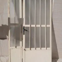 در ورودی ۲لنگه سالم عرض۱متر ۷سانت طول ۲.متر ۱۵سانت