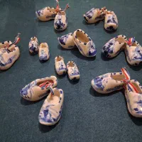 مجسمه کفش تزیینی