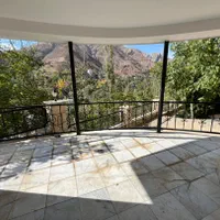 آپارتمان ویلا/ دارای حیاط اختصاصی / سند تک برگ