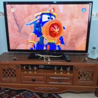 تلویزیون و میز و دیجیتال