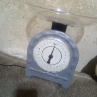 ترازوی آشپزخانه در حد نو