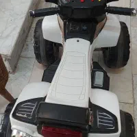 ماشین شارژی کودک کاملا سالم درحد نو با باتری نو