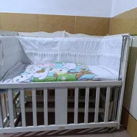 تخت کنار مادر