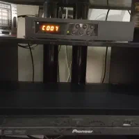 یک عدد گیرنده دیجیتال تلوزیون