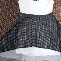 لباس دخترانه وبشقاب دیوارکوب