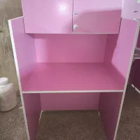 میز مطالعه دارای کتابخانه