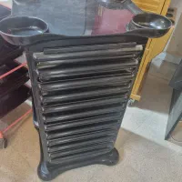 ناخنکار ماهر  با مشتری در شهرک اکباتان