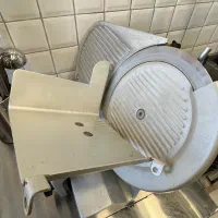 کالباس بر محک ترازو دار