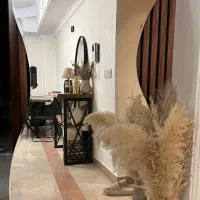 آیینه قدی طرح دفرمه پایه چوبی