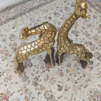 مجسمه زرافه ورق طلا