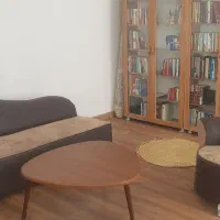 مبل ۴ نفره (نیم ست)و میز