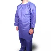 دوزنده لباس بیمارستانی در منزل