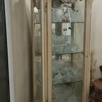 ویترین و تخت خواب .اشانتیون آینه ومیز موزیکال