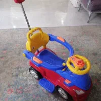 ماشین بچه رنگ قرمز بسیار سالم و در حد نو