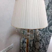 آباژور ایستاده