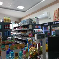 فروشنده خانم  سوپر مارکت