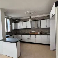 فروش-آپارتمان-دو-خوابه-محوطه-کاخ