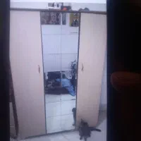 تخت و دلاور وکمد
