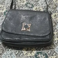 کیف دوشی|کیف، کفش، کمربند|رشت, فلسطین|دیوار