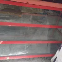 ویترین مغازه محکم و جادار